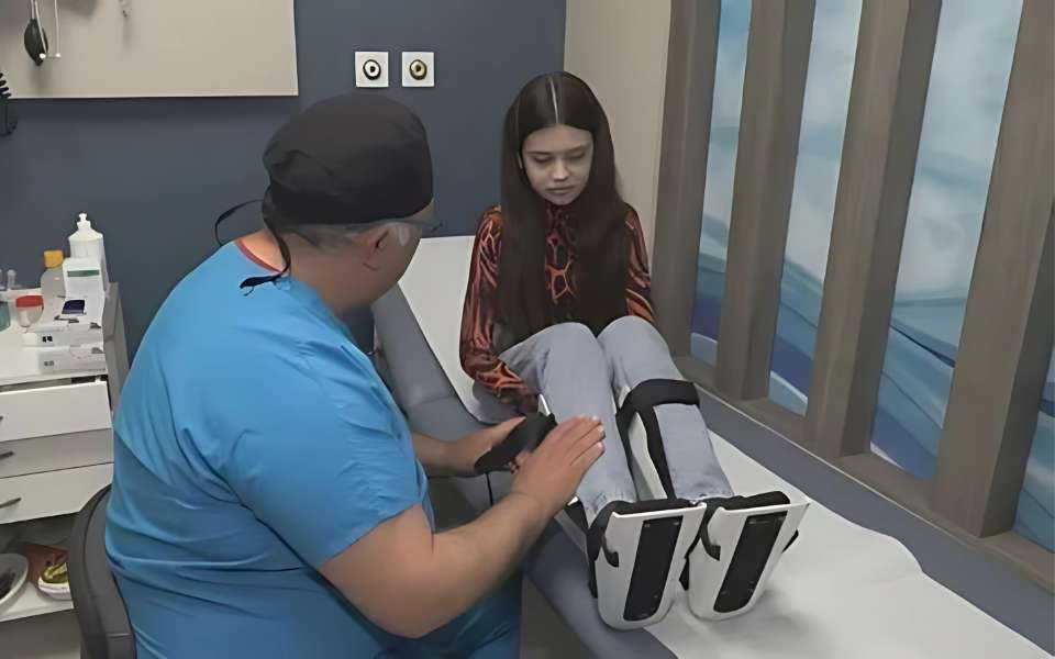 Romanian Elephantiasis Patient Finds Healing in Turkey